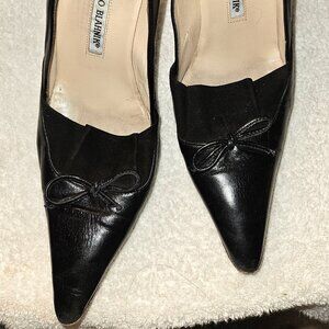 Manolo Blahnik black kidskin stilettos with black suede vamp frill sz 38 Italy
